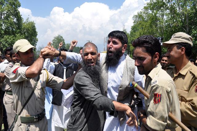 Police detains Hurriyat (G) activists